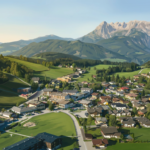 Alpska vas v zelenem dolu – ilustracija članka